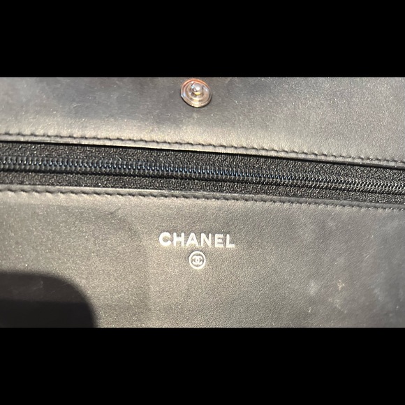 Pre-loved Chanel black Quilted Patent Leather Brilliant , clutch bag. - Picture 8 of 11